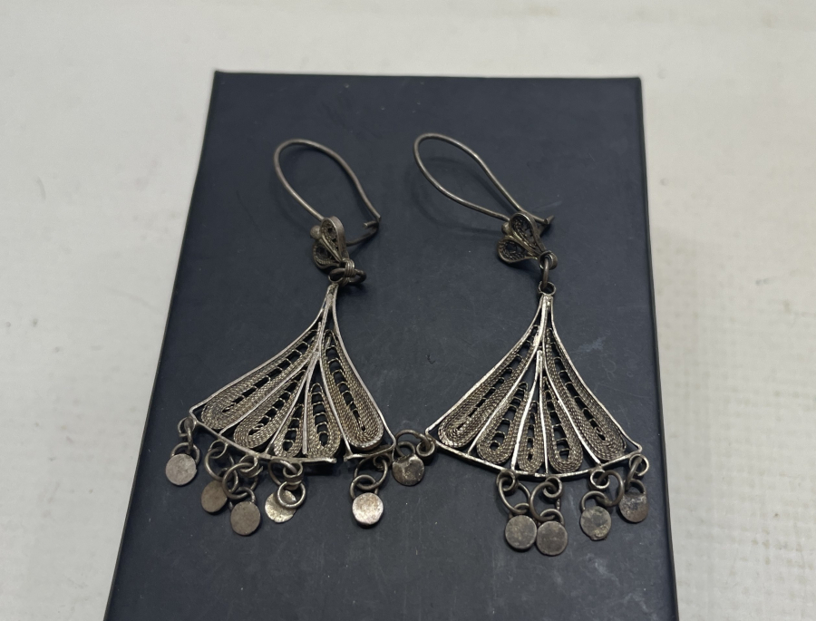 TELKARİ İŞÇİLİKLİ TAMAMI EL YAPIMI MİDYAT İŞİ GÜMÜŞ KÜPE