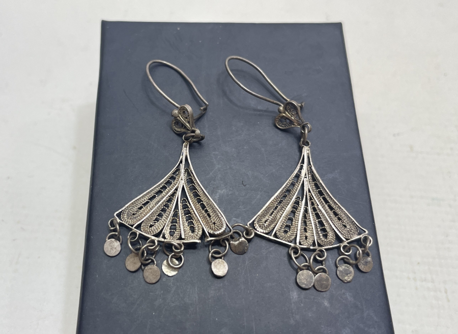 TELKARİ İŞÇİLİKLİ TAMAMI EL YAPIMI MİDYAT İŞİ GÜMÜŞ KÜPE