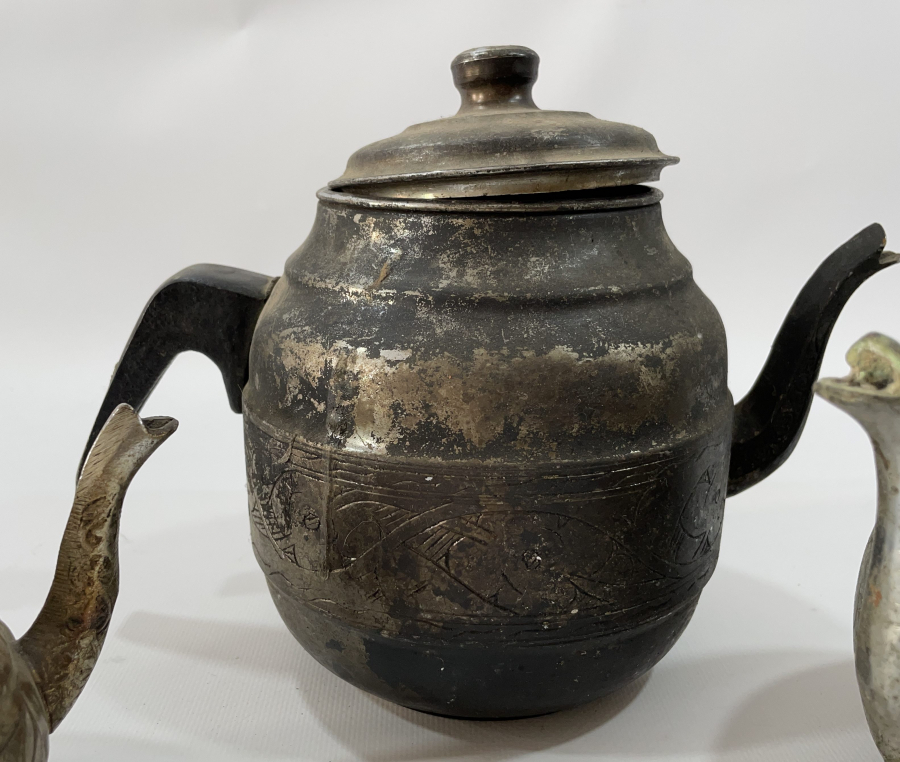 ÜZERİ KALEM İŞÇİLİKLİ ANTİKA 3 ADET ÇAYDANLIK