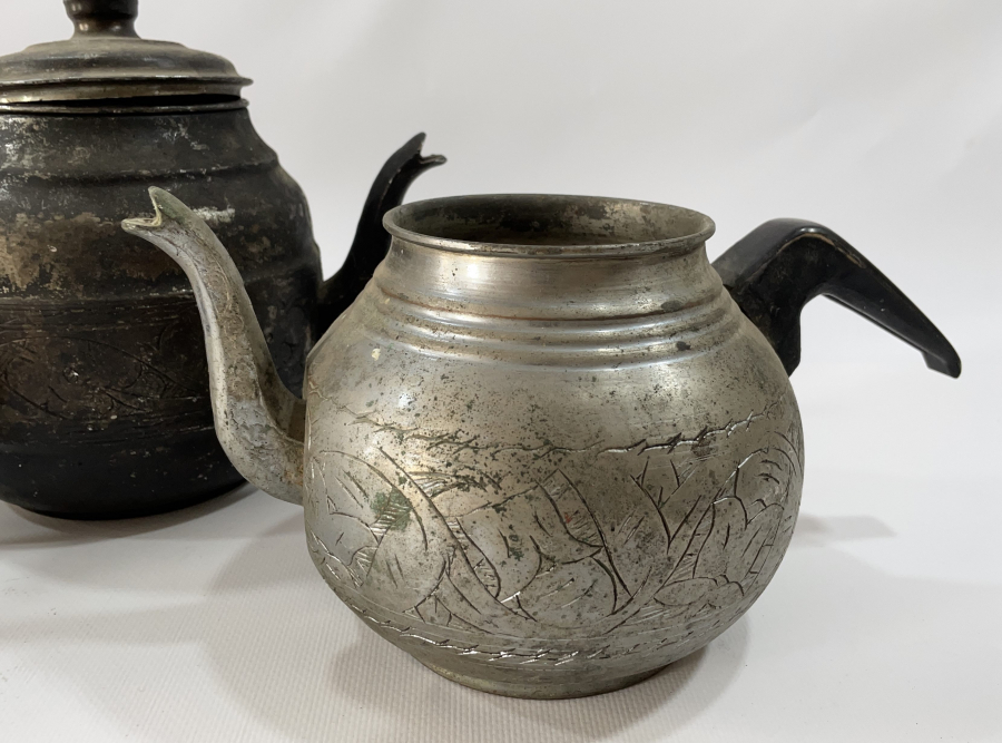 ÜZERİ KALEM İŞÇİLİKLİ ANTİKA 3 ADET ÇAYDANLIK