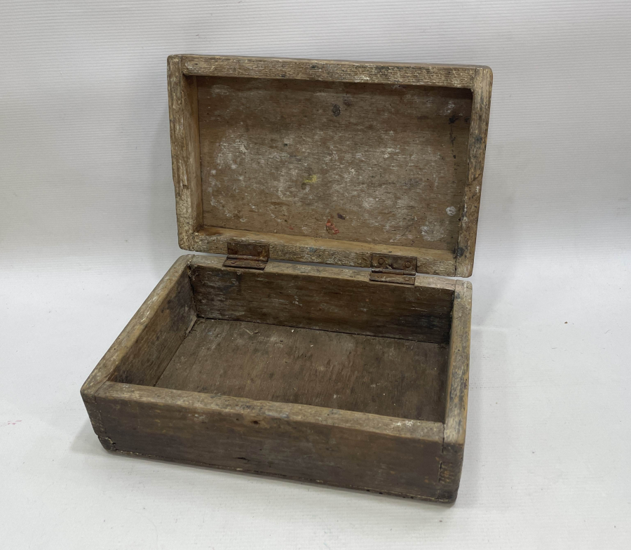 ÜZERİ OSMANLICA YAZILI AHŞAP SEYYAR BOYACI KUTUSU