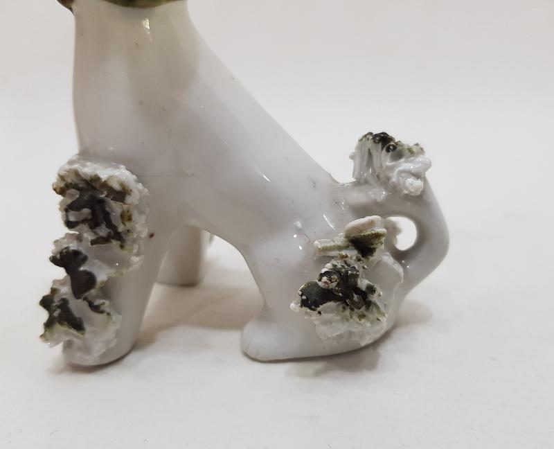 ANTİKA PORSELEN KÖPEK BİBİLOSU