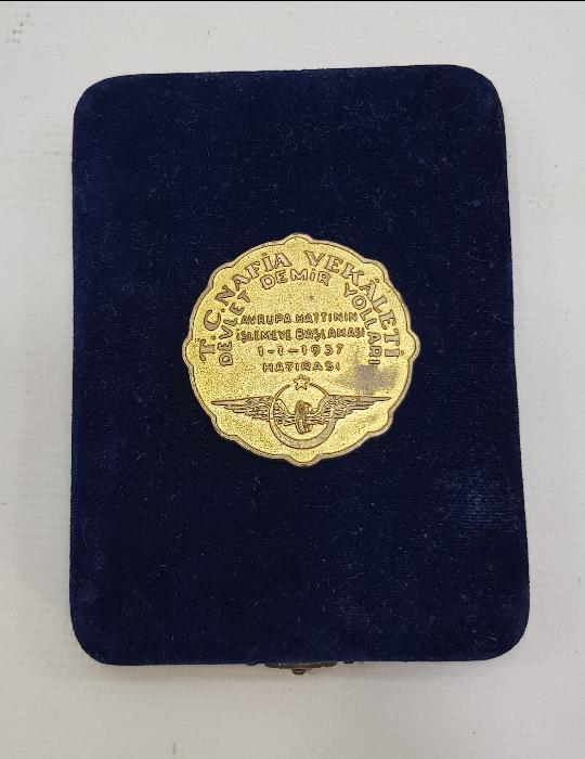 1937 DEVLET DEMİR YOLLARI AVRUPA HATTININ İŞLEMEYE BAŞLAMASI HATIRASINA BASILMIŞ ÇOK NADİR MADALYON