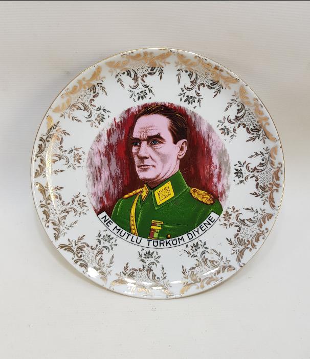 ATATÜRK RESİMLİ PORSELEN DUVAR TABAĞI