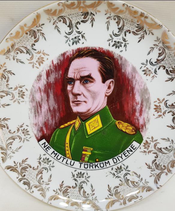 ATATÜRK RESİMLİ PORSELEN DUVAR TABAĞI