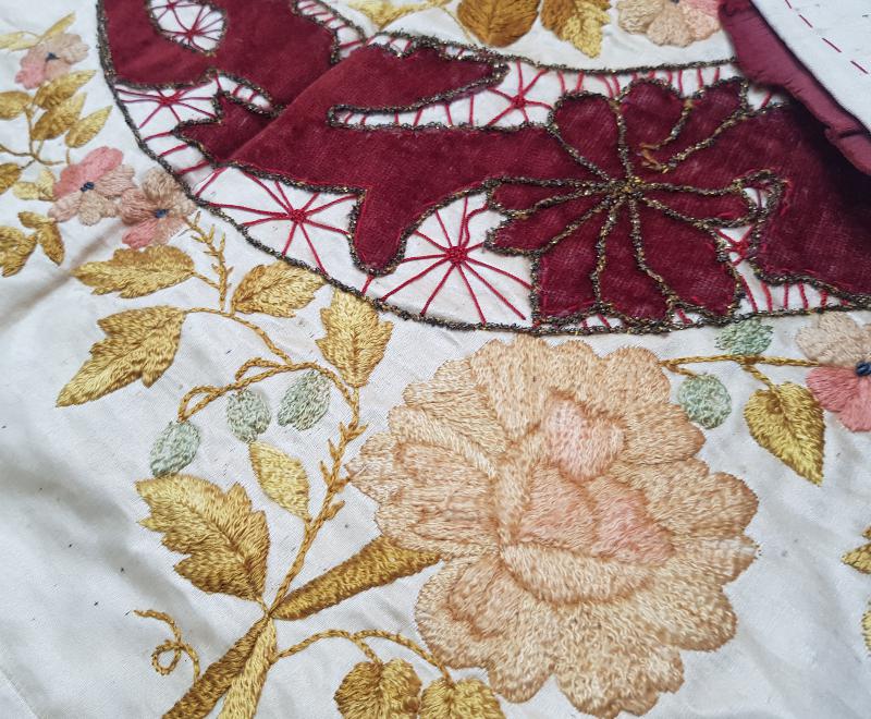 OSMANLI DÖNEMİ HİLAL İŞLEMELİ İPEK DUVAR PANOSU