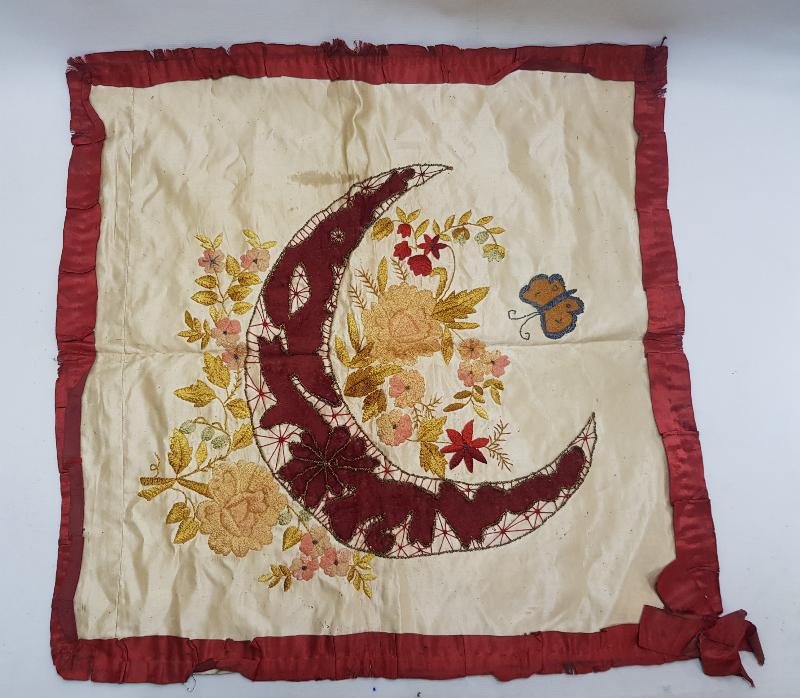 OSMANLI DÖNEMİ HİLAL İŞLEMELİ İPEK DUVAR PANOSU