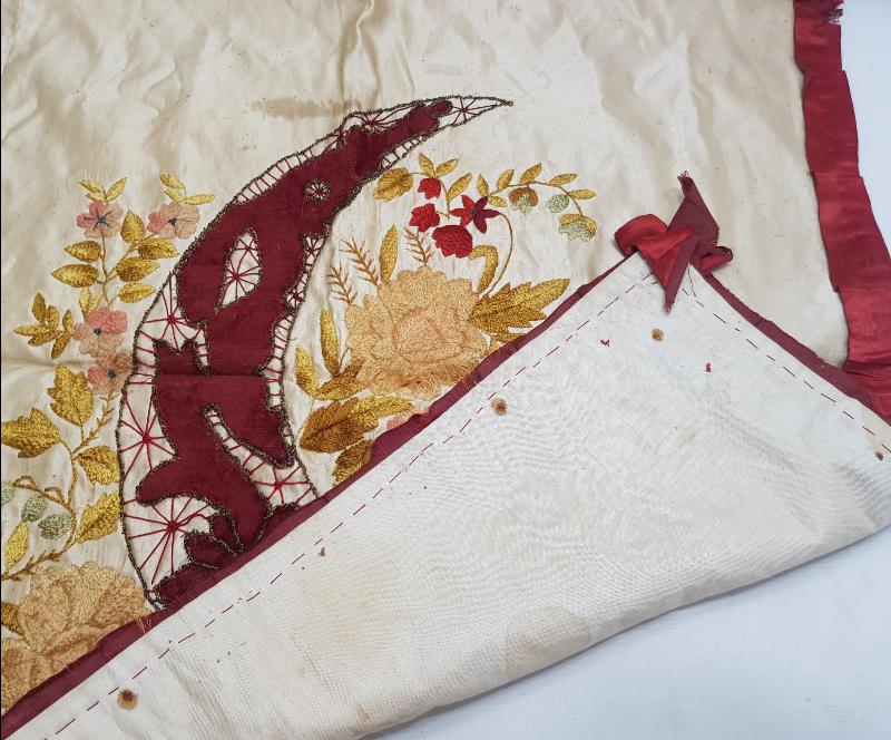 OSMANLI DÖNEMİ HİLAL İŞLEMELİ İPEK DUVAR PANOSU