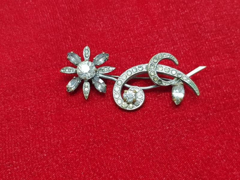 OSMANLI DÖNEMİ HİLALLİ VE VAV HARFLİ ÇİÇEK FORMLU BROŞ 