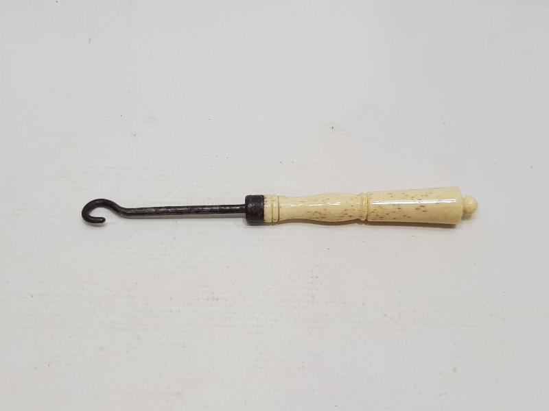 OSMANLI DÖNEMİ KEMİK SAPLI POTİN BAĞLAMA ALETİ 