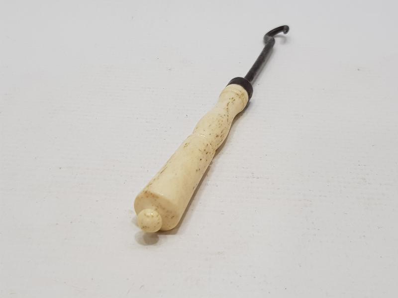 OSMANLI DÖNEMİ KEMİK SAPLI POTİN BAĞLAMA ALETİ 