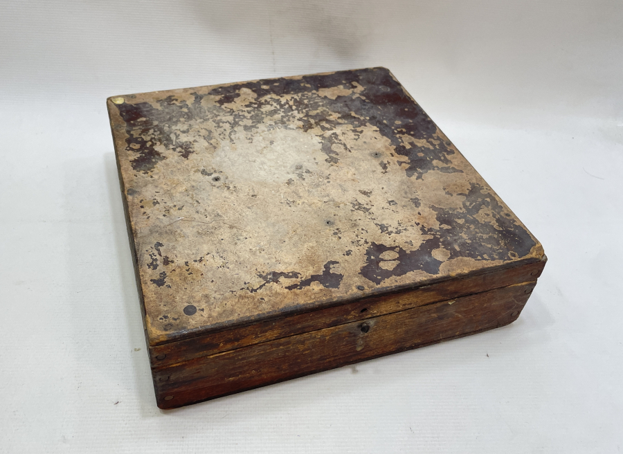 AHŞAP ANTİKA SEYYAR BERBER KUTUSU