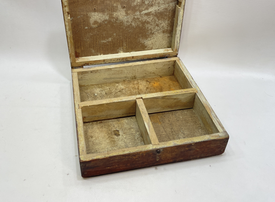 AHŞAP ANTİKA SEYYAR BERBER KUTUSU