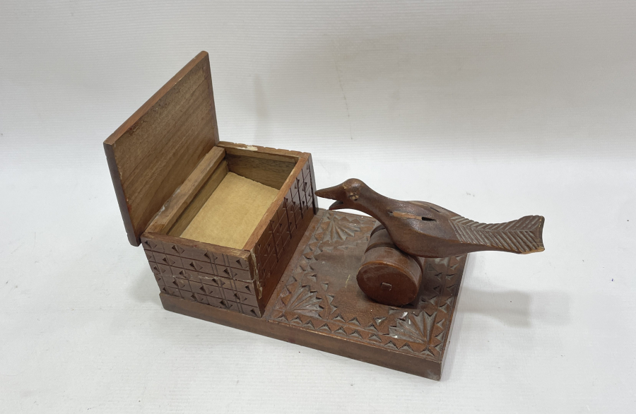 ÇALIŞIR DURUMDA TAMAMI İŞLEMELİ AHŞAP SİGARALIK