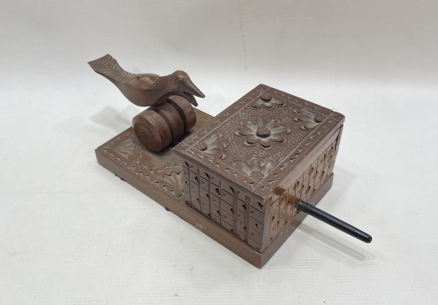 ÇALIŞIR DURUMDA TAMAMI İŞLEMELİ AHŞAP SİGARALIK