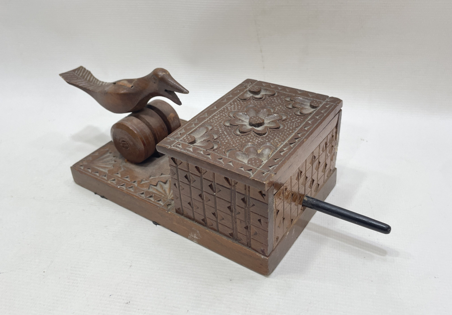 ÇALIŞIR DURUMDA TAMAMI İŞLEMELİ AHŞAP SİGARALIK