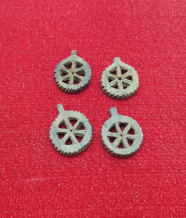 ÇİTLENBİK AĞACINDAN YAPILMIŞ NAZARLIKLAR