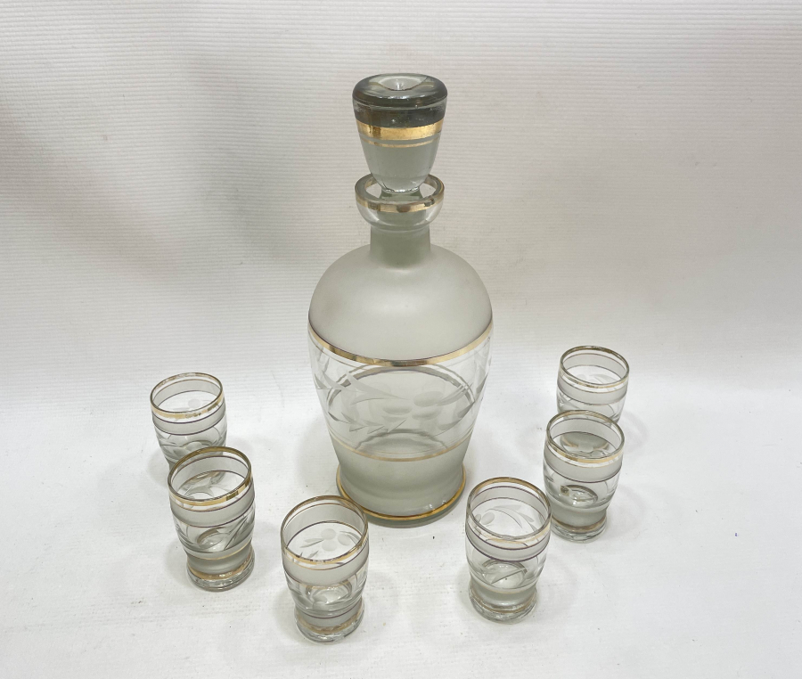 KRİSTAL KESME İŞÇİLİKLİ VE ALTIN VARAKLI LİKÖR TAKIMI