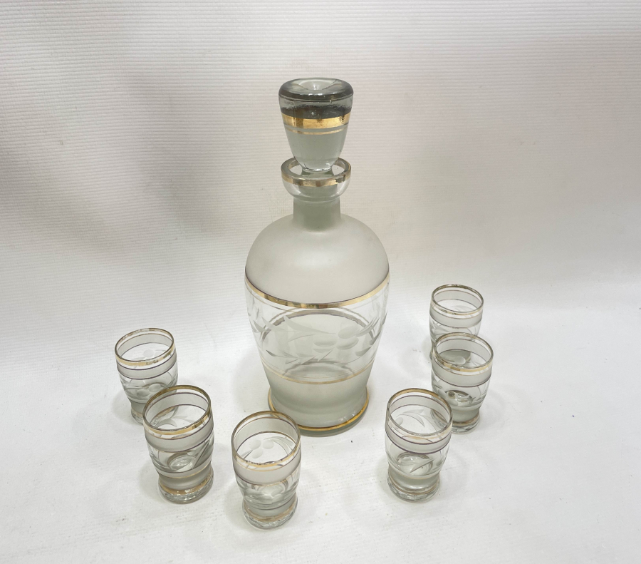 KRİSTAL KESME İŞÇİLİKLİ VE ALTIN VARAKLI LİKÖR TAKIMI