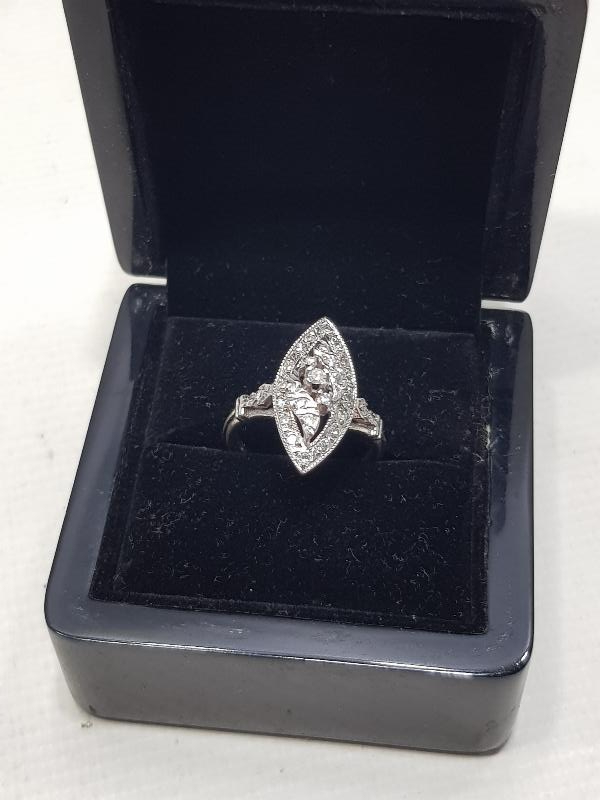 MEKİK FORMU PIRLANTA YÜZÜK