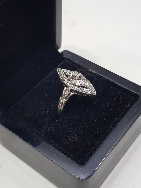 MEKİK FORMU PIRLANTA YÜZÜK