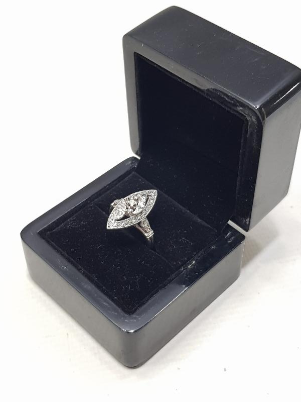 MEKİK FORMU PIRLANTA YÜZÜK