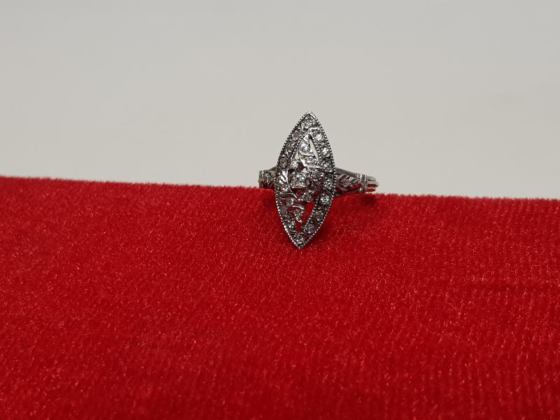 MEKİK FORMU PIRLANTA YÜZÜK