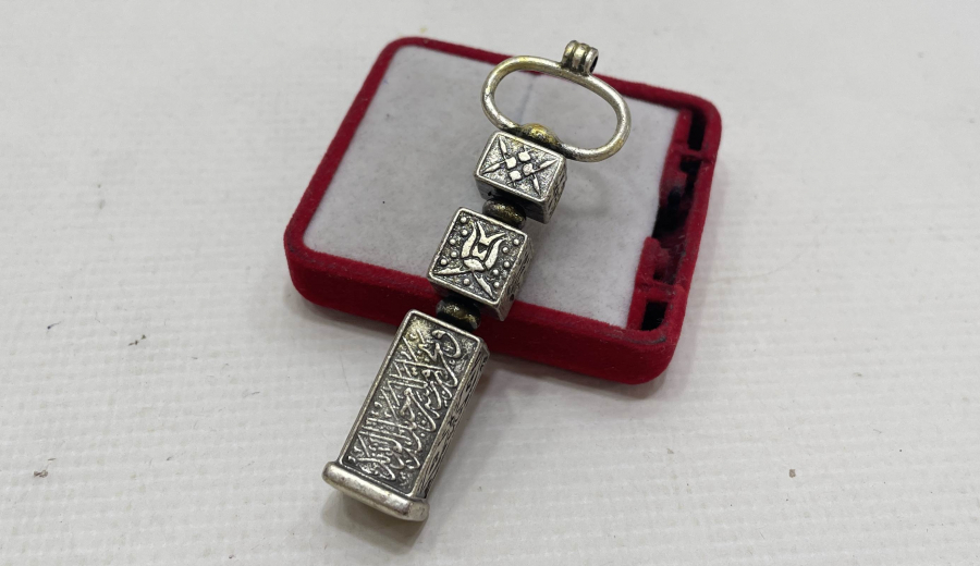 ÜZERİ DUALI NADİR FORMDA TÜRKMEN İŞİ KOLYE