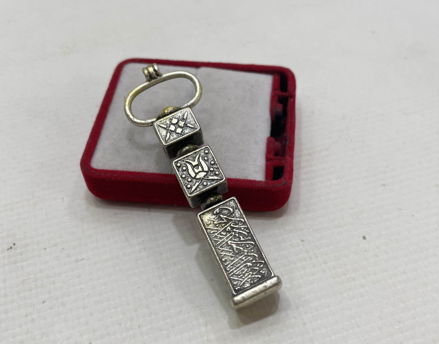 ÜZERİ DUALI NADİR FORMDA TÜRKMEN İŞİ KOLYE