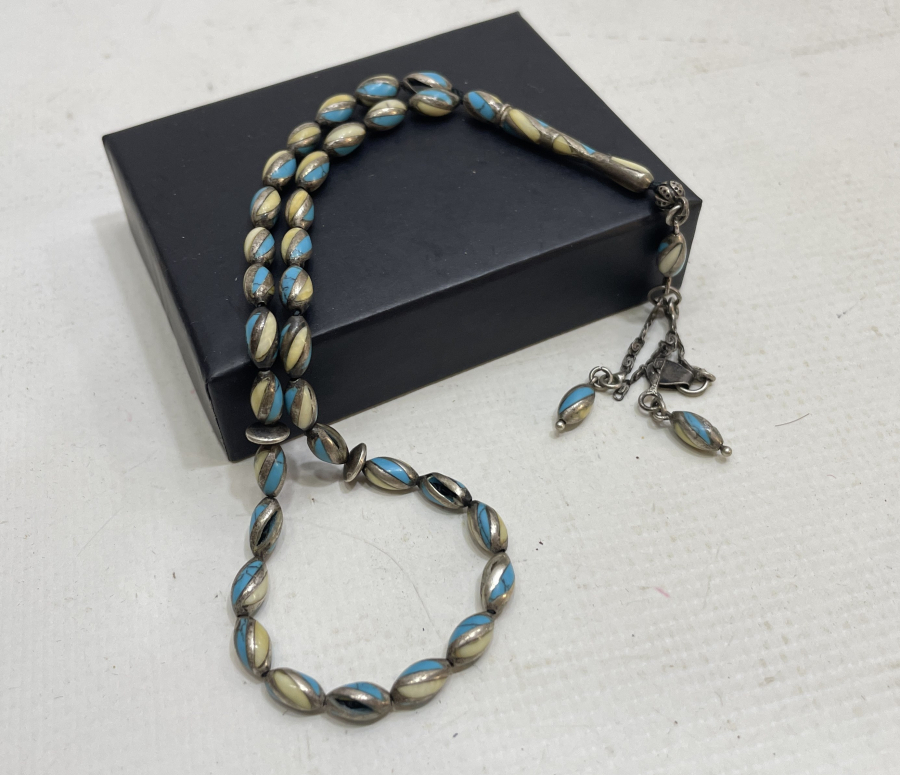 ÜZERİ KEHRİBAR VE TURKUAZ TAŞLI GÜMÜŞ TESPİH