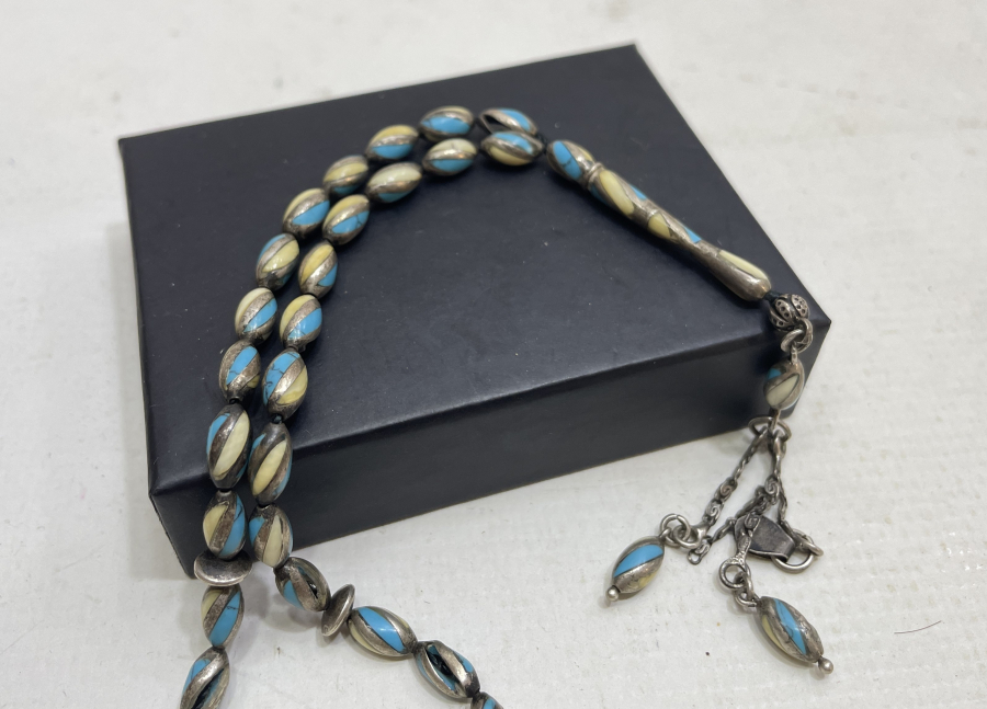 ÜZERİ KEHRİBAR VE TURKUAZ TAŞLI GÜMÜŞ TESPİH