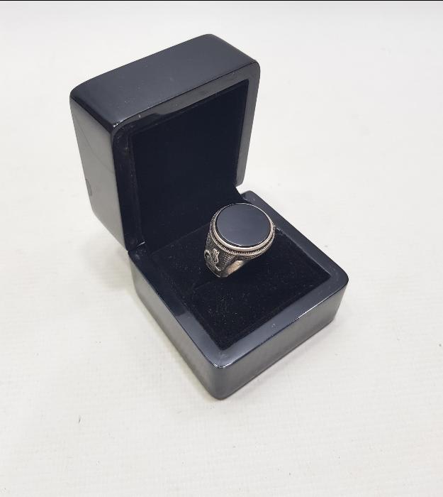 AKİK TAŞLI TUĞRALI GÜMÜŞ ERKEK YÜZÜĞÜ