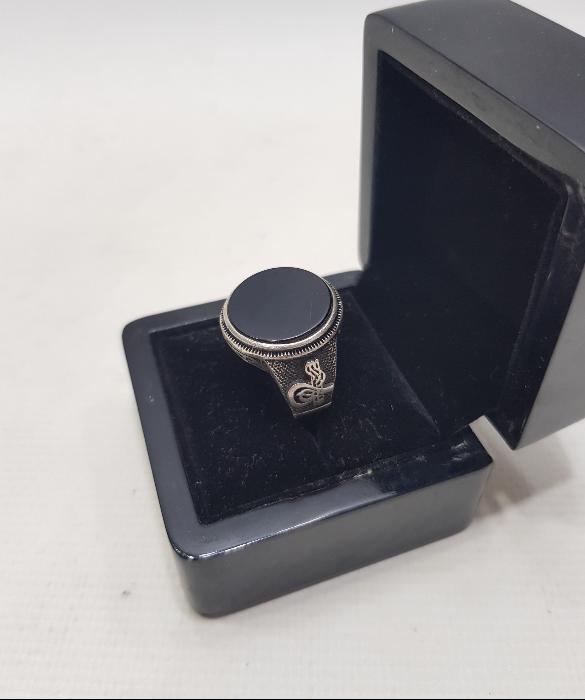 AKİK TAŞLI TUĞRALI GÜMÜŞ ERKEK YÜZÜĞÜ