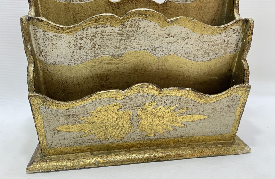 AHŞAP ÜZERİ ALTIN VARAKLI NADİR FORMDA LEVANTEN İŞİ GAZETELİK - MEKTUPLUK