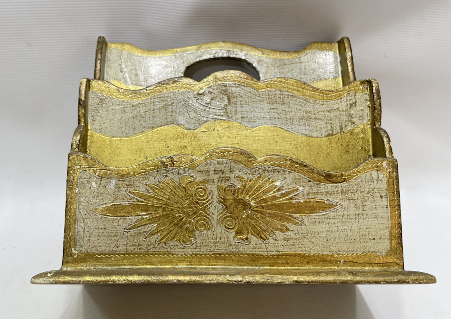 AHŞAP ÜZERİ ALTIN VARAKLI NADİR FORMDA LEVANTEN İŞİ GAZETELİK - MEKTUPLUK