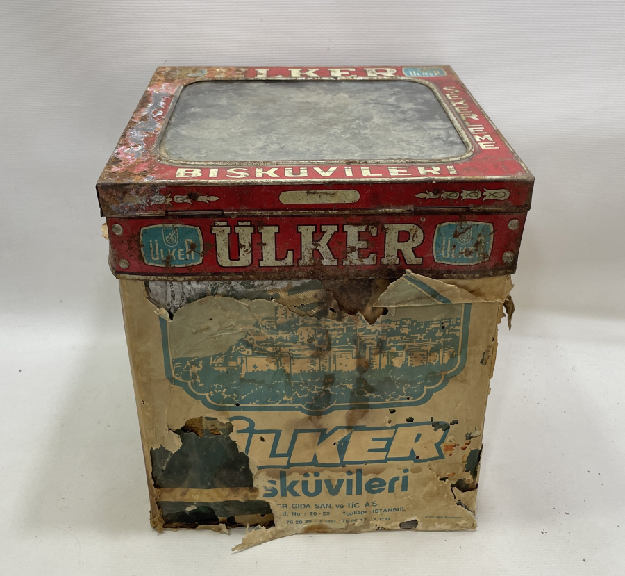 BÜYÜK BOY ANTİKA KAPAKLI ÜLKER BİSKÜVİ KUTUSU
