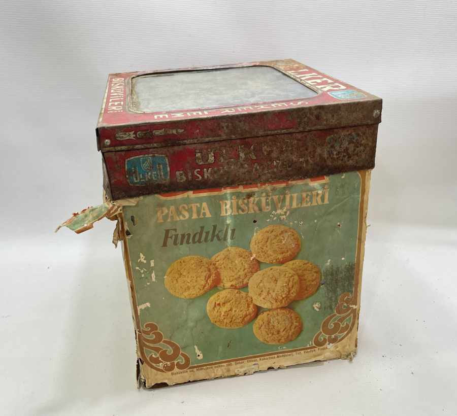 BÜYÜK BOY ANTİKA KAPAKLI ÜLKER BİSKÜVİ KUTUSU