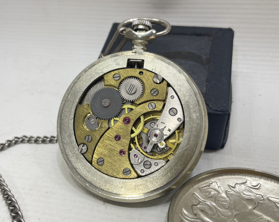 ÇİFT BAŞLI KARTAL GÖRSELLİ AVCI KASA KURMALI CEP SAATİ