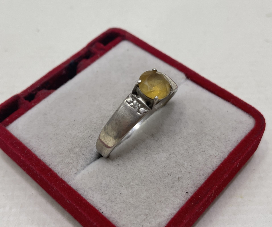 FASETA KESİMLİ PIRLANTA VE KEHRİBAR TAŞINDAN ÖZEL YAPIM ANTİKA GÜMÜŞ YÜZÜK