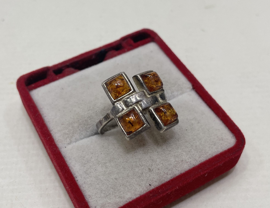 İÇLERİ FOSİLLİ DAMLA KEHRİBARLI ÖZEL YAPI YÜZÜK