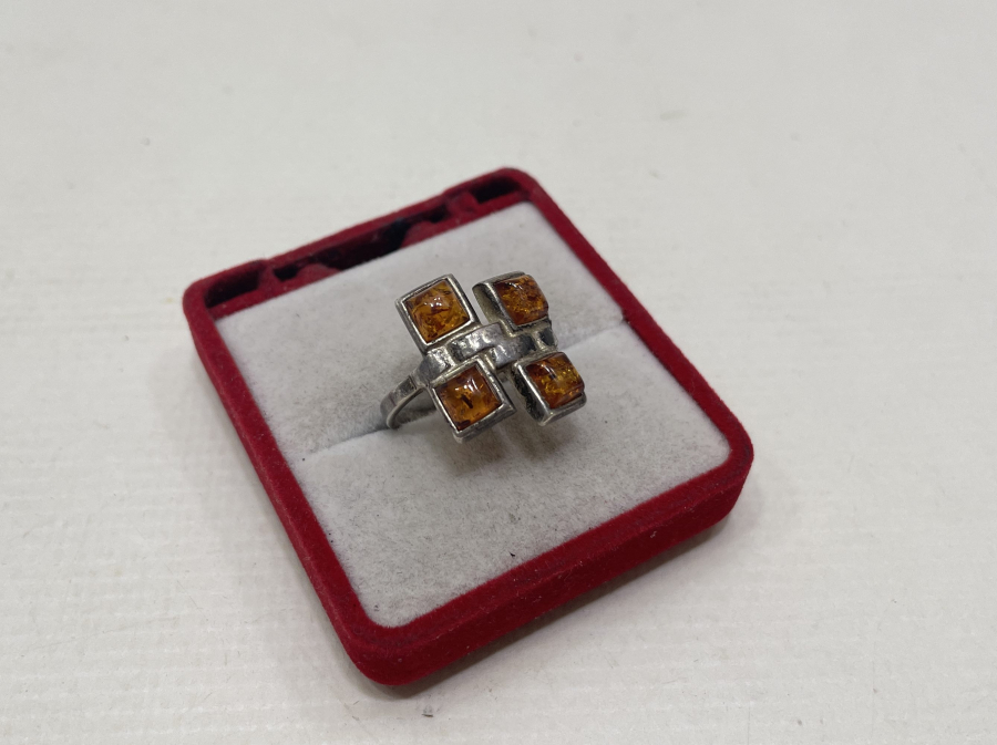 İÇLERİ FOSİLLİ DAMLA KEHRİBARLI ÖZEL YAPI YÜZÜK