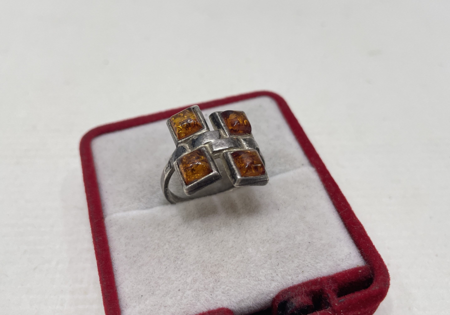 İÇLERİ FOSİLLİ DAMLA KEHRİBARLI ÖZEL YAPI YÜZÜK