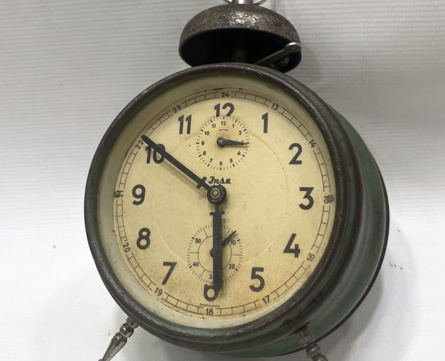 KURMALI ANTİKA MASA SAATİ