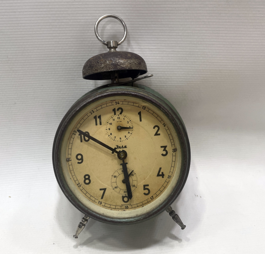 KURMALI ANTİKA MASA SAATİ