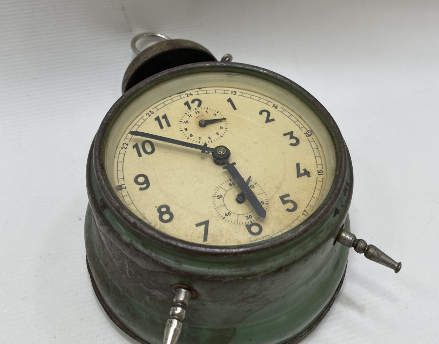 KURMALI ANTİKA MASA SAATİ