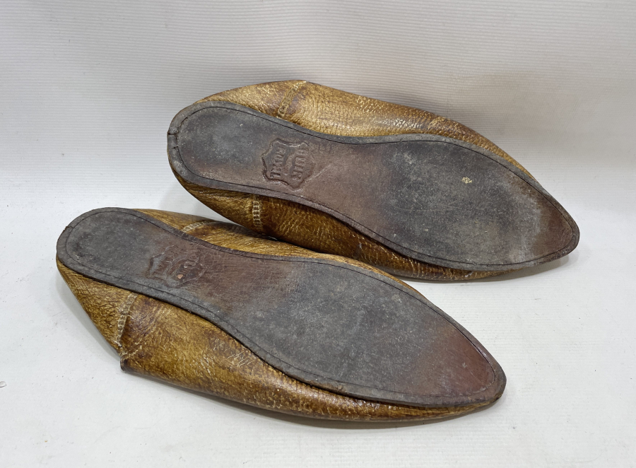 OSMANLI DÖNEMİ DERİ ÜZERİ SIRMA İŞÇİLİKLİ DAMAT TERLİĞİ