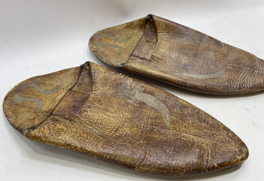 OSMANLI DÖNEMİ DERİ ÜZERİ SIRMA İŞÇİLİKLİ DAMAT TERLİĞİ