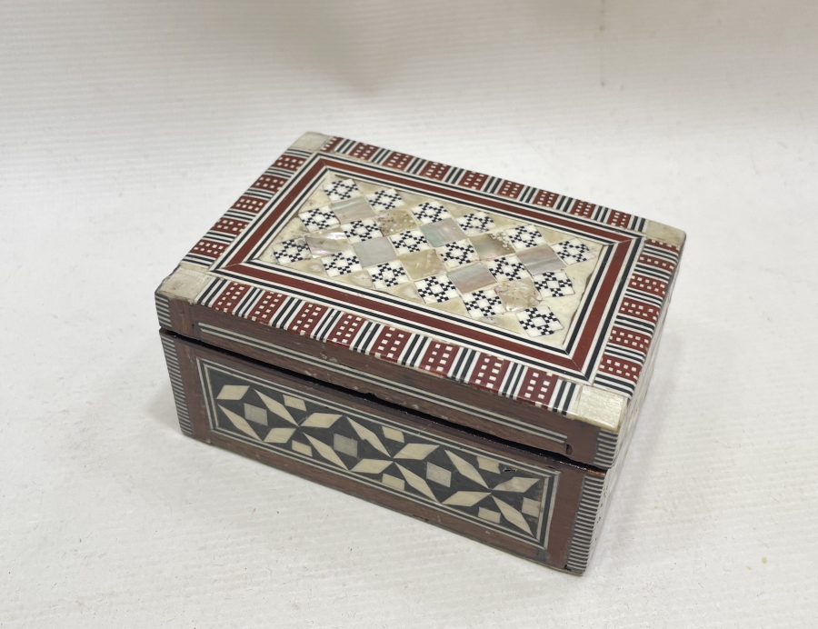 MARKÜTERİ İŞÇİLİKLİ ANTİKA MÜCEVHER KUTUSU