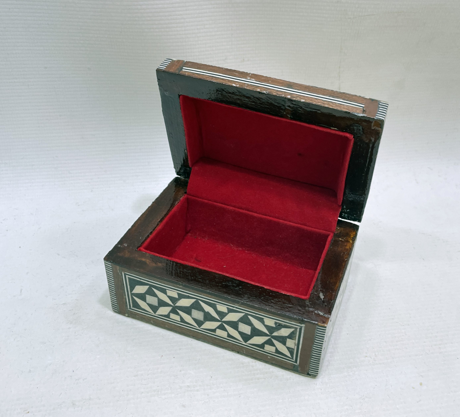 MARKÜTERİ İŞÇİLİKLİ ANTİKA MÜCEVHER KUTUSU