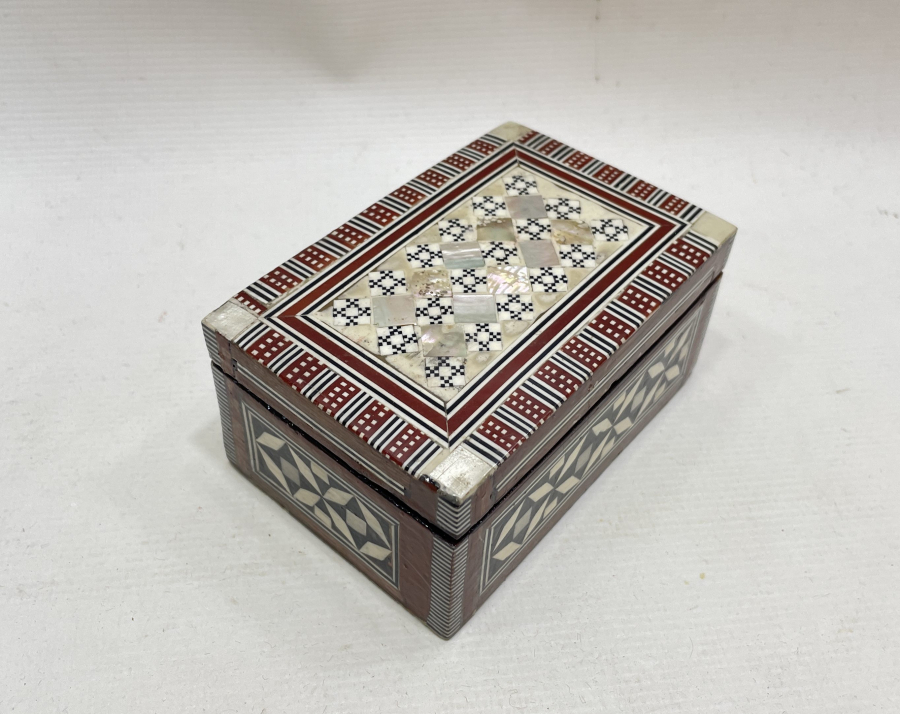 MARKÜTERİ İŞÇİLİKLİ ANTİKA MÜCEVHER KUTUSU